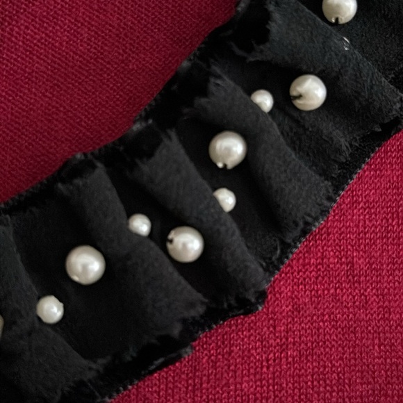 Ann Taylor top with pearl type beading at neckline. Size M - Picture 4 of 4